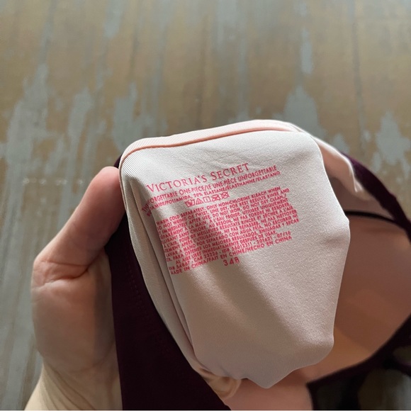 Victoria’s Secret Unforgettable Ruched One Piece Halter Swimsuit Womens 34B - Picture 6 of 6